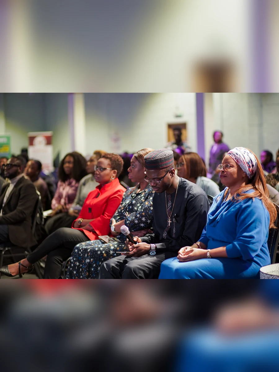 People sharing the Thrive Summit UK 2025 experience